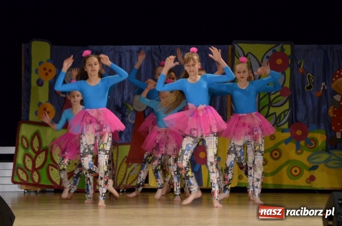 Zdjęcie w galerii na portalu naszraciborz.pl: Gala VIII Mini Festiwalu Przedszkolaków w Raciborskim Centrum Kultury wiadomości z regionu