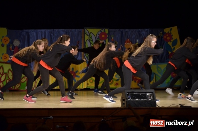 Zdjęcie w galerii na portalu naszraciborz.pl: Gala VIII Mini Festiwalu Przedszkolaków w Raciborskim Centrum Kultury wiadomości z regionu