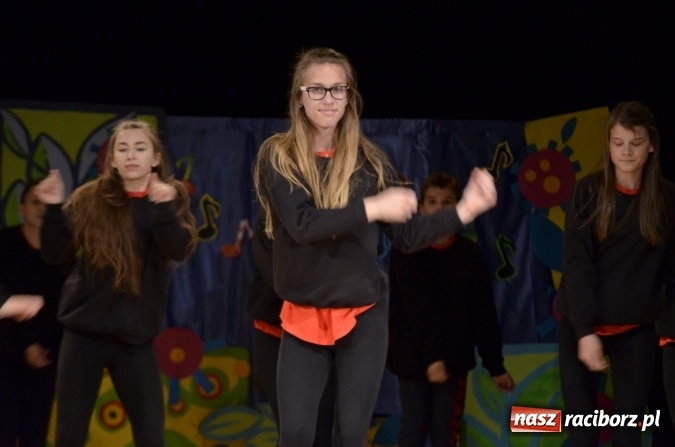 Zdjęcie w galerii na portalu naszraciborz.pl: Gala VIII Mini Festiwalu Przedszkolaków w Raciborskim Centrum Kultury wiadomości z regionu