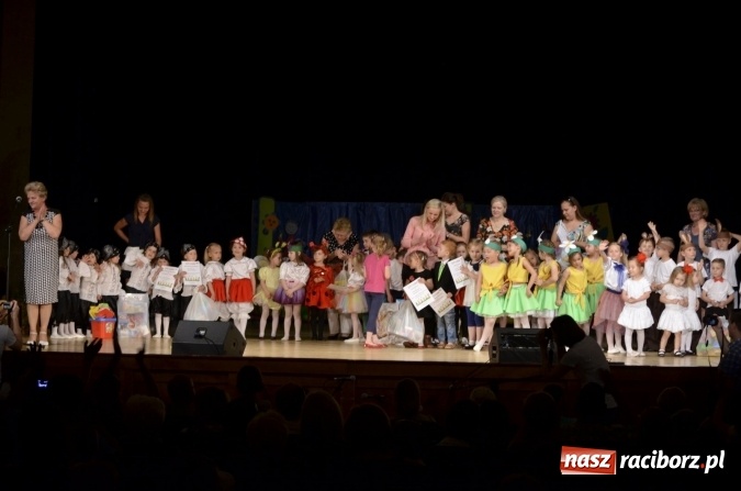 Zdjęcie w galerii na portalu naszraciborz.pl: Gala VIII Mini Festiwalu Przedszkolaków w Raciborskim Centrum Kultury wiadomości z regionu