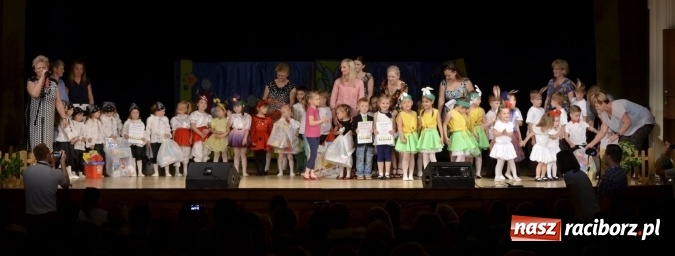Zdjęcie w galerii na portalu naszraciborz.pl: Gala VIII Mini Festiwalu Przedszkolaków w Raciborskim Centrum Kultury wiadomości z regionu