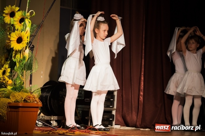 Zdjęcie w galerii na portalu naszraciborz.pl: Koncert Laureat&oacute;w XVI Gminnego Przeglądu Zespoł&oacute;w Artystycznych wiadomości z regionu