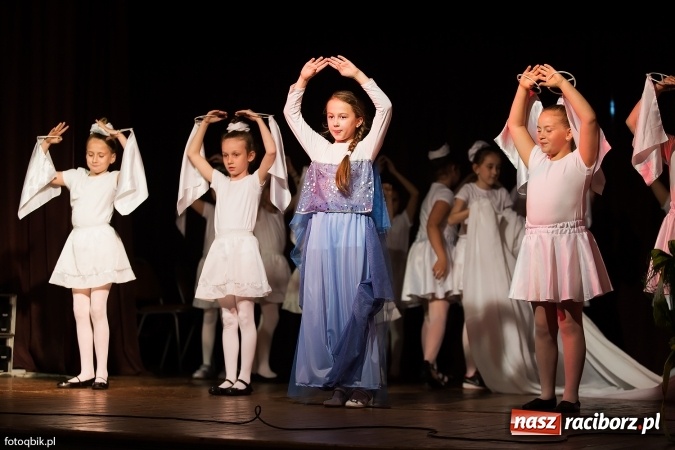 Zdjęcie w galerii na portalu naszraciborz.pl: Koncert Laureat&oacute;w XVI Gminnego Przeglądu Zespoł&oacute;w Artystycznych wiadomości z regionu