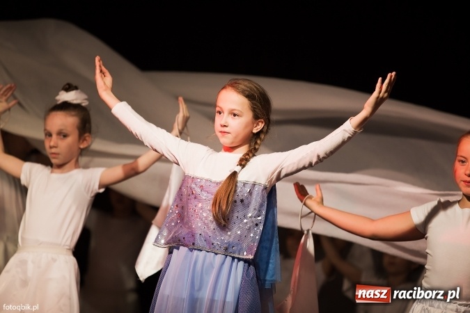 Zdjęcie w galerii na portalu naszraciborz.pl: Koncert Laureat&oacute;w XVI Gminnego Przeglądu Zespoł&oacute;w Artystycznych wiadomości z regionu