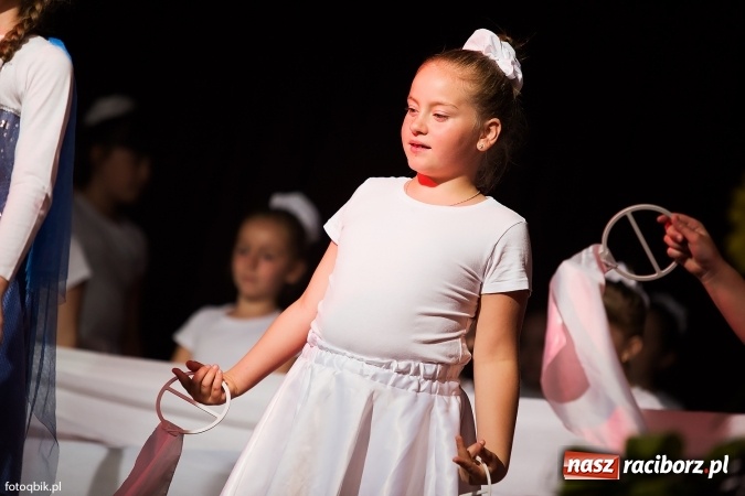 Zdjęcie w galerii na portalu naszraciborz.pl: Koncert Laureat&oacute;w XVI Gminnego Przeglądu Zespoł&oacute;w Artystycznych wiadomości z regionu