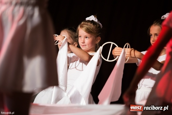 Zdjęcie w galerii na portalu naszraciborz.pl: Koncert Laureat&oacute;w XVI Gminnego Przeglądu Zespoł&oacute;w Artystycznych wiadomości z regionu