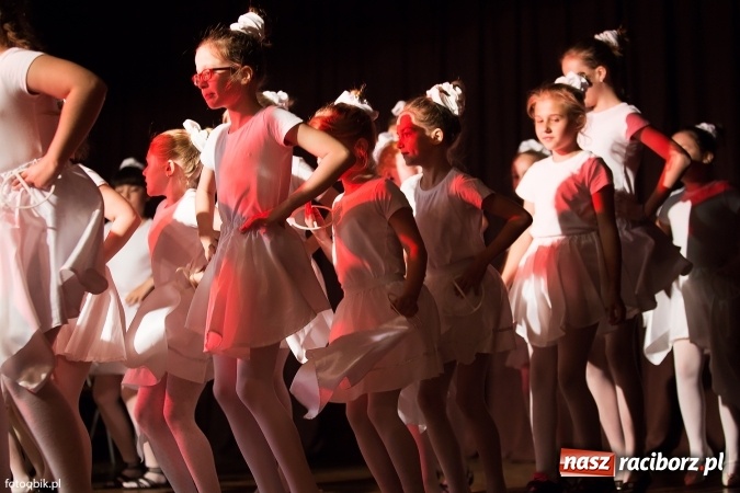 Zdjęcie w galerii na portalu naszraciborz.pl: Koncert Laureat&oacute;w XVI Gminnego Przeglądu Zespoł&oacute;w Artystycznych wiadomości z regionu