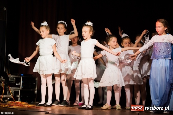 Zdjęcie w galerii na portalu naszraciborz.pl: Koncert Laureat&oacute;w XVI Gminnego Przeglądu Zespoł&oacute;w Artystycznych wiadomości z regionu