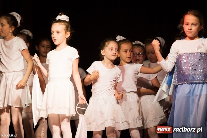 Zdjęcie w galerii na portalu naszraciborz.pl: Koncert Laureat&oacute;w XVI Gminnego Przeglądu Zespoł&oacute;w Artystycznych wiadomości z regionu