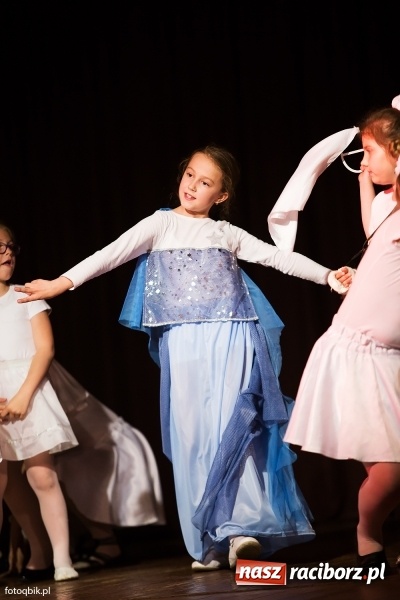 Zdjęcie w galerii na portalu naszraciborz.pl: Koncert Laureat&oacute;w XVI Gminnego Przeglądu Zespoł&oacute;w Artystycznych wiadomości z regionu