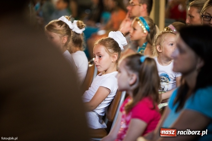 Zdjęcie w galerii na portalu naszraciborz.pl: Koncert Laureat&oacute;w XVI Gminnego Przeglądu Zespoł&oacute;w Artystycznych wiadomości z regionu