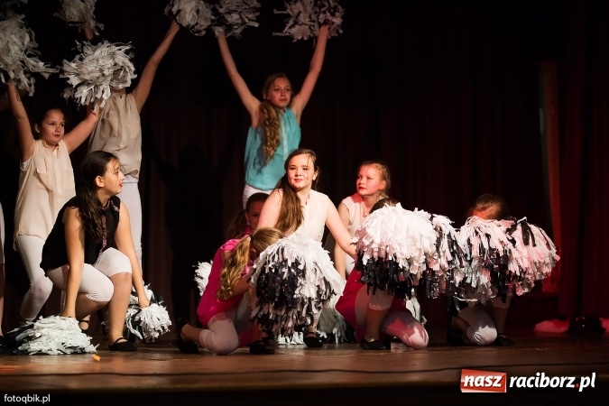 Zdjęcie w galerii na portalu naszraciborz.pl: Koncert Laureat&oacute;w XVI Gminnego Przeglądu Zespoł&oacute;w Artystycznych wiadomości z regionu