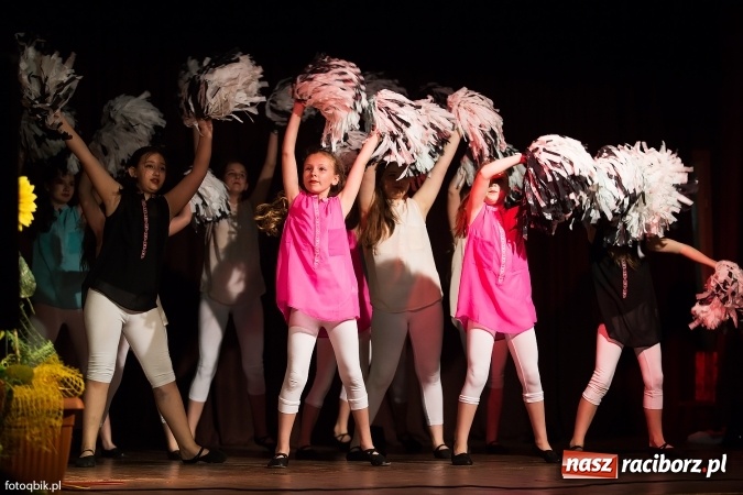 Zdjęcie w galerii na portalu naszraciborz.pl: Koncert Laureat&oacute;w XVI Gminnego Przeglądu Zespoł&oacute;w Artystycznych wiadomości z regionu