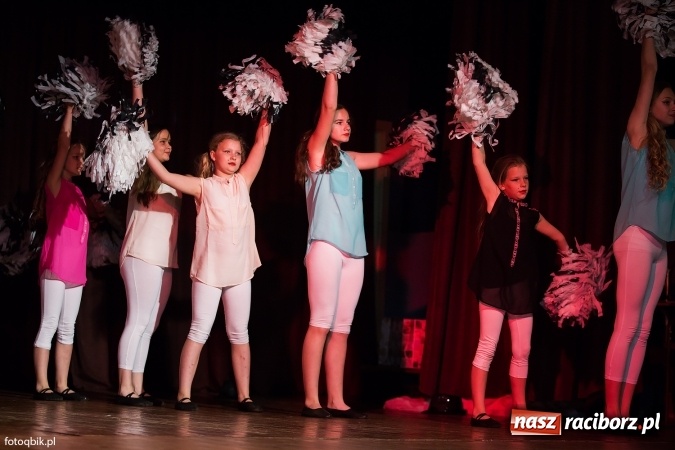 Zdjęcie w galerii na portalu naszraciborz.pl: Koncert Laureat&oacute;w XVI Gminnego Przeglądu Zespoł&oacute;w Artystycznych wiadomości z regionu