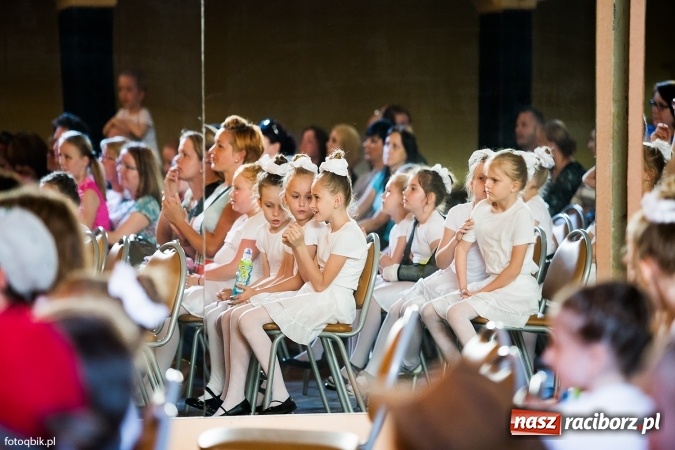 Zdjęcie w galerii na portalu naszraciborz.pl: Koncert Laureat&oacute;w XVI Gminnego Przeglądu Zespoł&oacute;w Artystycznych wiadomości z regionu