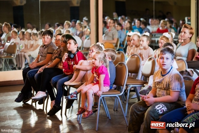 Zdjęcie w galerii na portalu naszraciborz.pl: Koncert Laureat&oacute;w XVI Gminnego Przeglądu Zespoł&oacute;w Artystycznych wiadomości z regionu