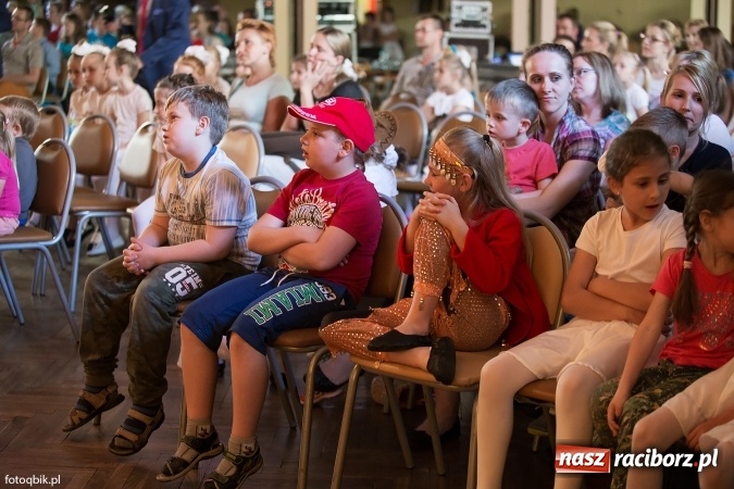 Zdjęcie w galerii na portalu naszraciborz.pl: Koncert Laureat&oacute;w XVI Gminnego Przeglądu Zespoł&oacute;w Artystycznych wiadomości z regionu