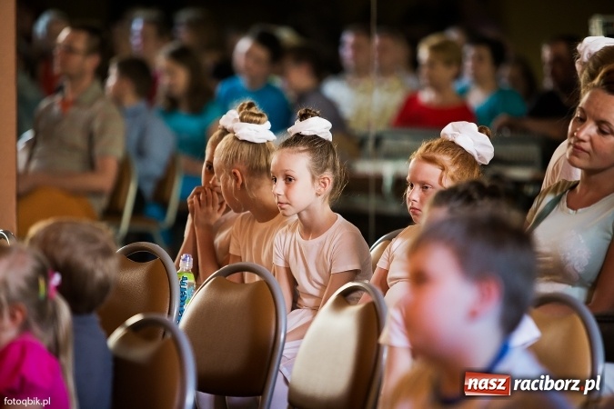 Zdjęcie w galerii na portalu naszraciborz.pl: Koncert Laureat&oacute;w XVI Gminnego Przeglądu Zespoł&oacute;w Artystycznych wiadomości z regionu