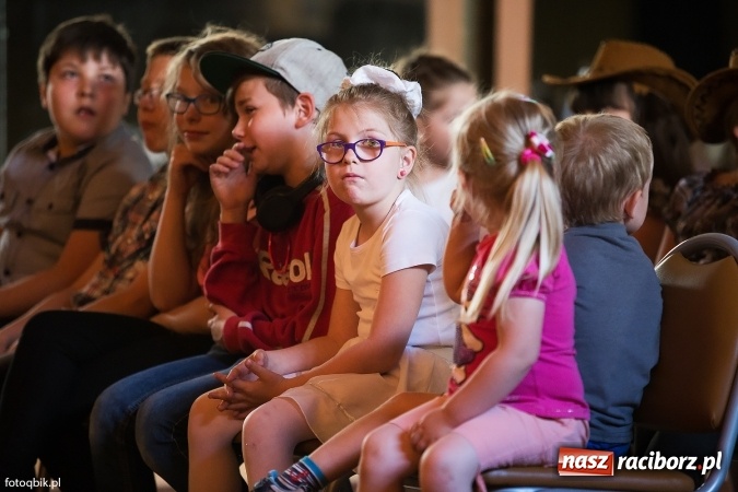 Zdjęcie w galerii na portalu naszraciborz.pl: Koncert Laureat&oacute;w XVI Gminnego Przeglądu Zespoł&oacute;w Artystycznych wiadomości z regionu