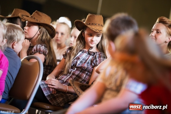 Zdjęcie w galerii na portalu naszraciborz.pl: Koncert Laureat&oacute;w XVI Gminnego Przeglądu Zespoł&oacute;w Artystycznych wiadomości z regionu