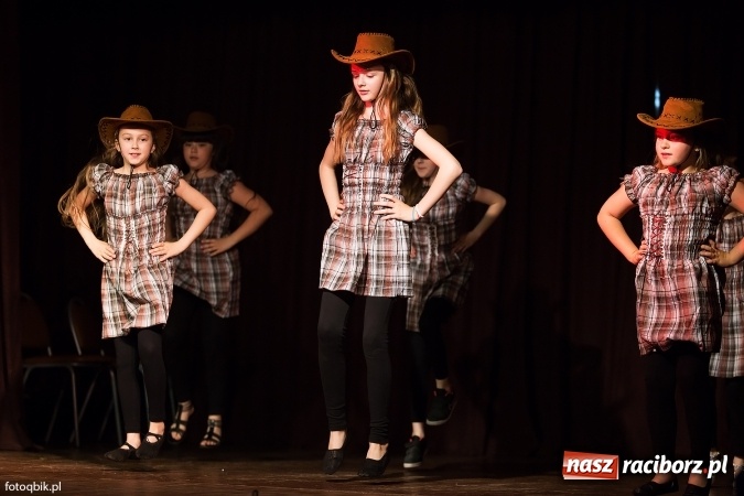 Zdjęcie w galerii na portalu naszraciborz.pl: Koncert Laureat&oacute;w XVI Gminnego Przeglądu Zespoł&oacute;w Artystycznych wiadomości z regionu