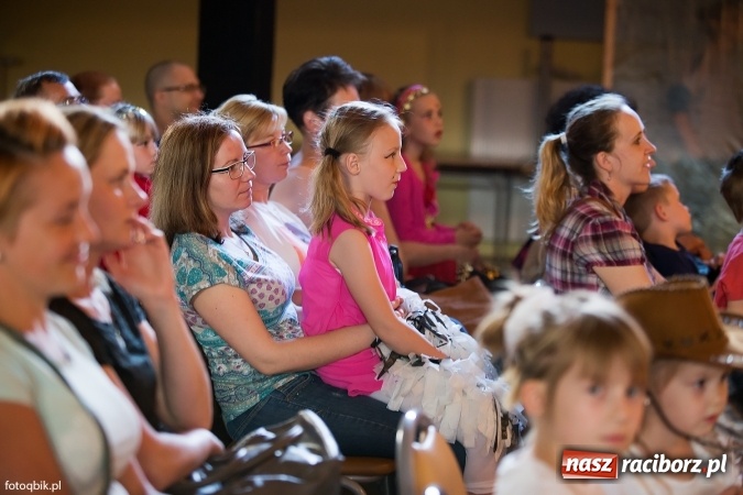 Zdjęcie w galerii na portalu naszraciborz.pl: Koncert Laureat&oacute;w XVI Gminnego Przeglądu Zespoł&oacute;w Artystycznych wiadomości z regionu