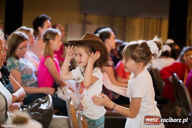 Zdjęcie w galerii na portalu naszraciborz.pl: Koncert Laureat&oacute;w XVI Gminnego Przeglądu Zespoł&oacute;w Artystycznych wiadomości z regionu