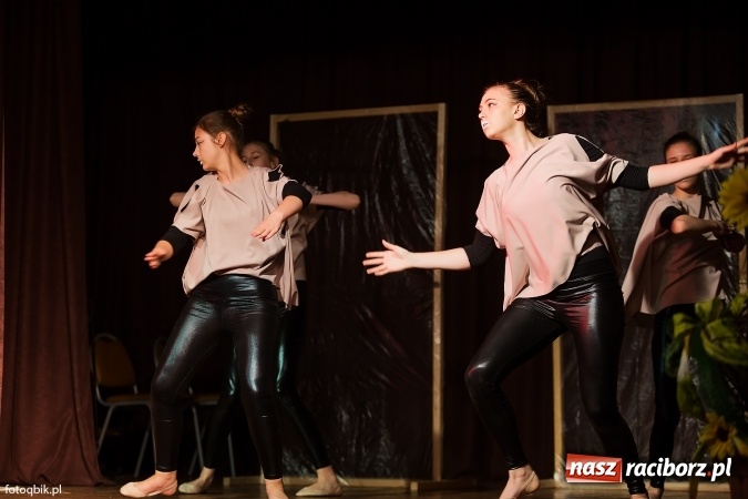 Zdjęcie w galerii na portalu naszraciborz.pl: Koncert Laureat&oacute;w XVI Gminnego Przeglądu Zespoł&oacute;w Artystycznych wiadomości z regionu