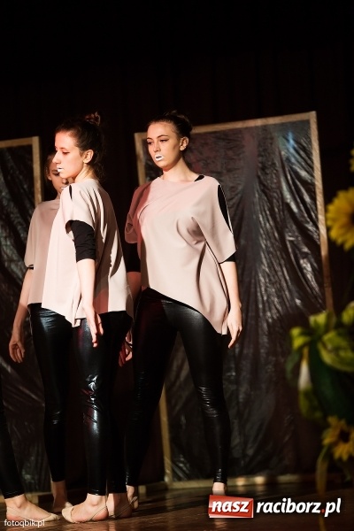 Zdjęcie w galerii na portalu naszraciborz.pl: Koncert Laureat&oacute;w XVI Gminnego Przeglądu Zespoł&oacute;w Artystycznych wiadomości z regionu