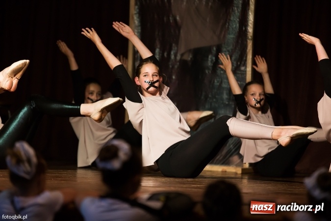 Zdjęcie w galerii na portalu naszraciborz.pl: Koncert Laureat&oacute;w XVI Gminnego Przeglądu Zespoł&oacute;w Artystycznych wiadomości z regionu