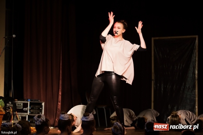 Zdjęcie w galerii na portalu naszraciborz.pl: Koncert Laureat&oacute;w XVI Gminnego Przeglądu Zespoł&oacute;w Artystycznych wiadomości z regionu