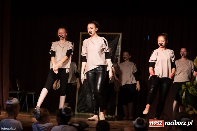 Zdjęcie w galerii na portalu naszraciborz.pl: Koncert Laureat&oacute;w XVI Gminnego Przeglądu Zespoł&oacute;w Artystycznych wiadomości z regionu