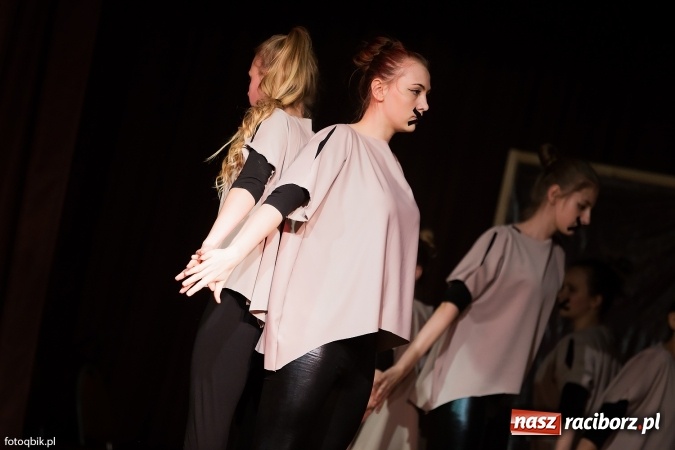 Zdjęcie w galerii na portalu naszraciborz.pl: Koncert Laureat&oacute;w XVI Gminnego Przeglądu Zespoł&oacute;w Artystycznych wiadomości z regionu