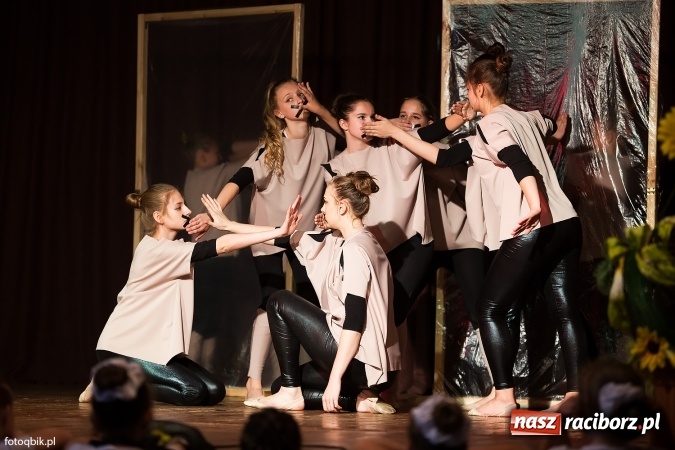 Zdjęcie w galerii na portalu naszraciborz.pl: Koncert Laureat&oacute;w XVI Gminnego Przeglądu Zespoł&oacute;w Artystycznych wiadomości z regionu