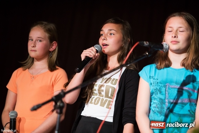 Zdjęcie w galerii na portalu naszraciborz.pl: Koncert Laureat&oacute;w XVI Gminnego Przeglądu Zespoł&oacute;w Artystycznych wiadomości z regionu
