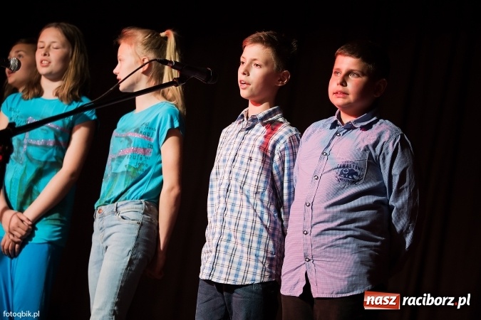 Zdjęcie w galerii na portalu naszraciborz.pl: Koncert Laureat&oacute;w XVI Gminnego Przeglądu Zespoł&oacute;w Artystycznych wiadomości z regionu