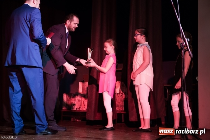 Zdjęcie w galerii na portalu naszraciborz.pl: Koncert Laureat&oacute;w XVI Gminnego Przeglądu Zespoł&oacute;w Artystycznych wiadomości z regionu