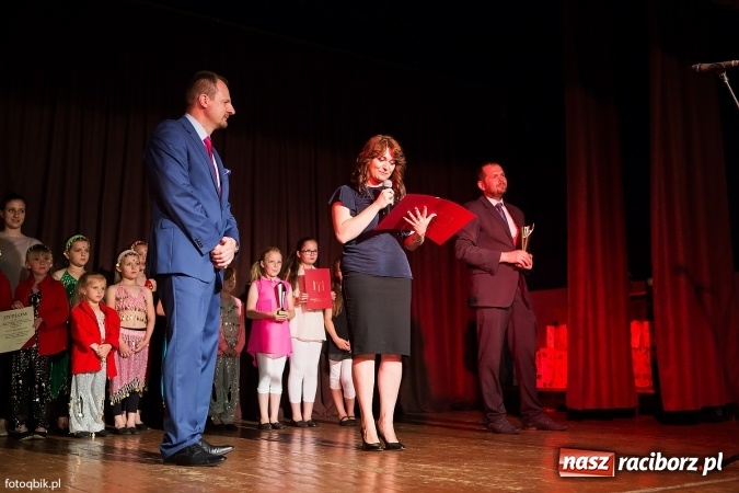 Zdjęcie w galerii na portalu naszraciborz.pl: Koncert Laureat&oacute;w XVI Gminnego Przeglądu Zespoł&oacute;w Artystycznych wiadomości z regionu