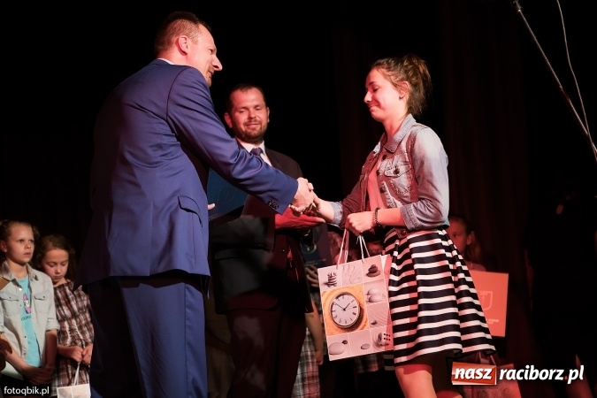 Zdjęcie w galerii na portalu naszraciborz.pl: Koncert Laureat&oacute;w XVI Gminnego Przeglądu Zespoł&oacute;w Artystycznych wiadomości z regionu