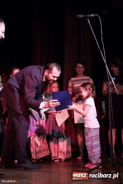 Zdjęcie w galerii na portalu naszraciborz.pl: Koncert Laureat&oacute;w XVI Gminnego Przeglądu Zespoł&oacute;w Artystycznych wiadomości z regionu