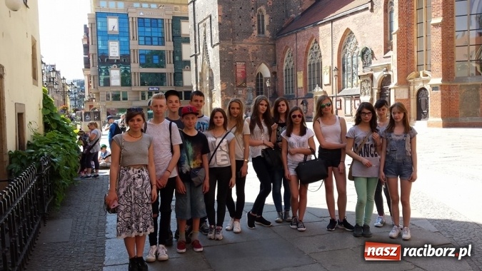 Zdjęcie w galerii na portalu naszraciborz.pl: Czarny Teatr na spektaklu we Wrocławiu  wiadomości z regionu