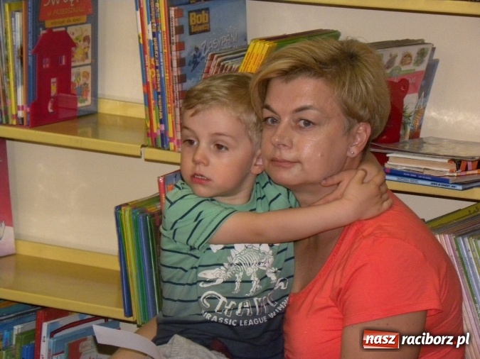 Zdjęcie w galerii na portalu naszraciborz.pl: W bibliotece odbyły się zajęcia animacyjne Mamo, tato podaruj mi swój czas wiadomości z regionu