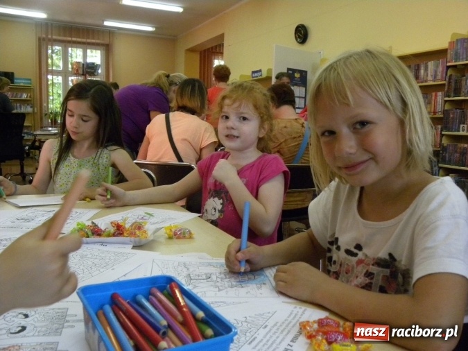 Zdjęcie w galerii na portalu naszraciborz.pl: W bibliotece odbyły się zajęcia animacyjne Mamo, tato podaruj mi swój czas wiadomości z regionu
