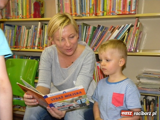 Zdjęcie w galerii na portalu naszraciborz.pl: W bibliotece odbyły się zajęcia animacyjne Mamo, tato podaruj mi swój czas wiadomości z regionu