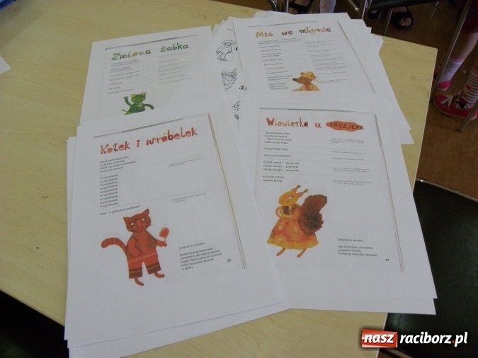 Zdjęcie w galerii na portalu naszraciborz.pl: W bibliotece odbyły się zajęcia animacyjne Mamo, tato podaruj mi swój czas wiadomości z regionu