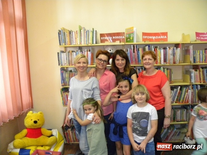 Zdjęcie w galerii na portalu naszraciborz.pl: W bibliotece odbyły się zajęcia animacyjne Mamo, tato podaruj mi swój czas wiadomości z regionu