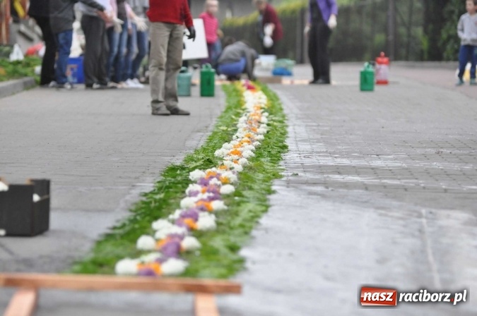 Zdjęcie w galerii na portalu naszraciborz.pl: Dziś Boże Ciało. Nasze ulice tradycyjnie pięknie ustrojone wiadomości z regionu