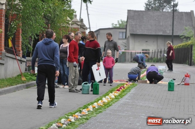 Zdjęcie w galerii na portalu naszraciborz.pl: Dziś Boże Ciało. Nasze ulice tradycyjnie pięknie ustrojone wiadomości z regionu