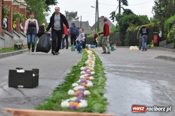 Zdjęcie w galerii na portalu naszraciborz.pl: Dziś Boże Ciało. Nasze ulice tradycyjnie pięknie ustrojone wiadomości z regionu