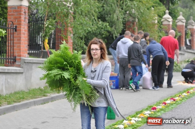 Zdjęcie w galerii na portalu naszraciborz.pl: Dziś Boże Ciało. Nasze ulice tradycyjnie pięknie ustrojone wiadomości z regionu